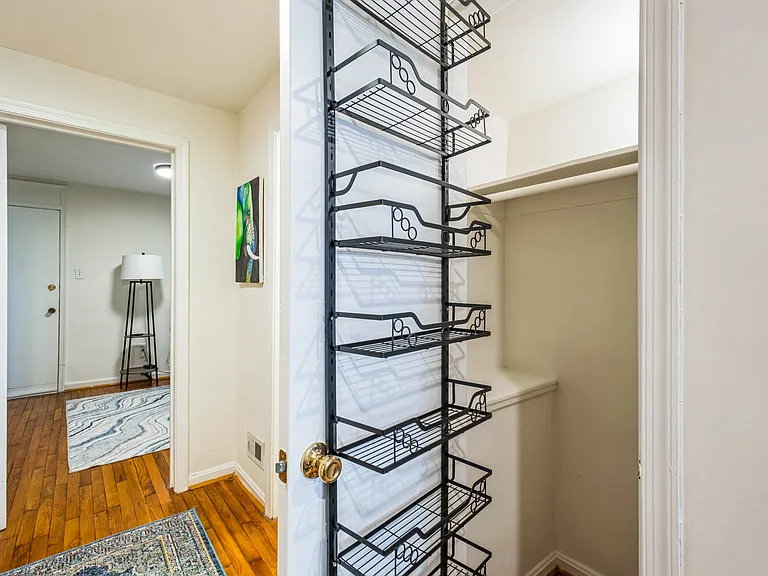 605 E St SE #B — Photo 7