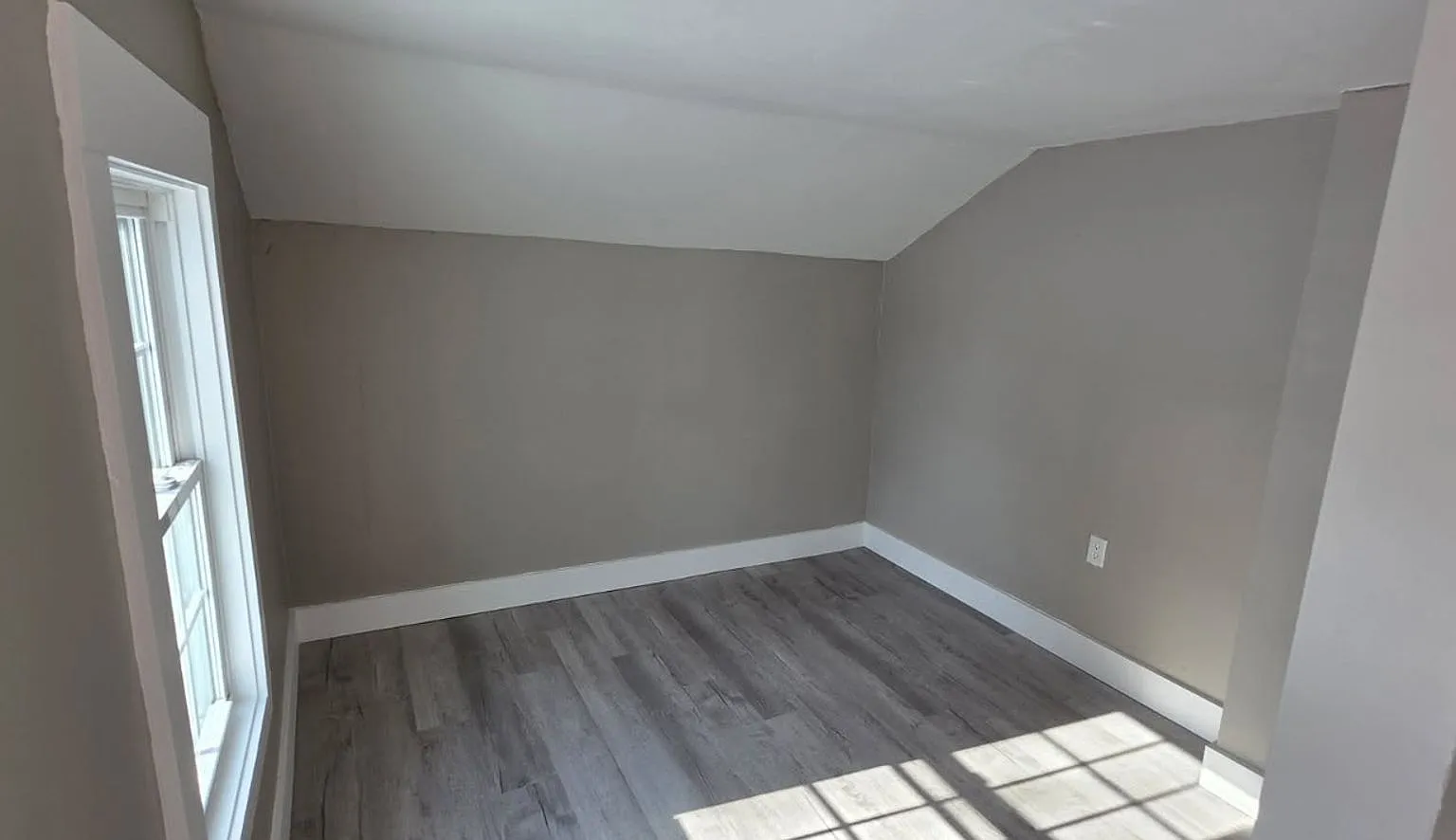 Charming 3BR House in Oswego — Photo 4