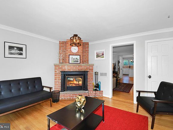 3rd image of 605 S Saint Asaph St