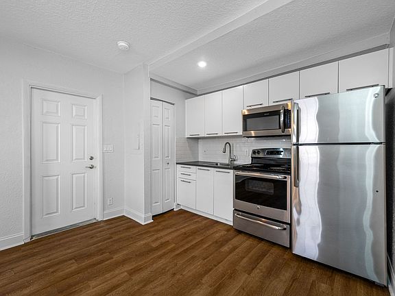 5th image of 705 W Bay St APT 11