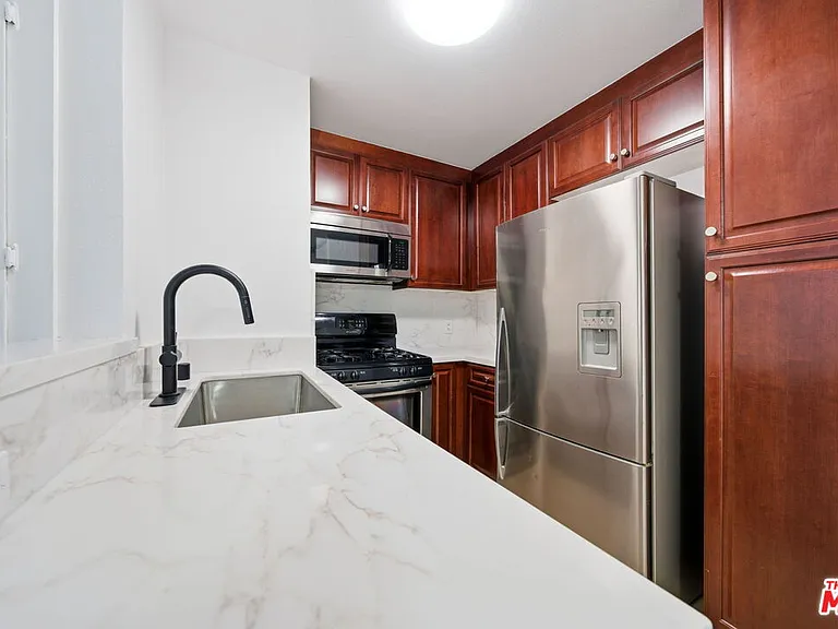 5530 Owensmouth Ave #133 — Photo 5