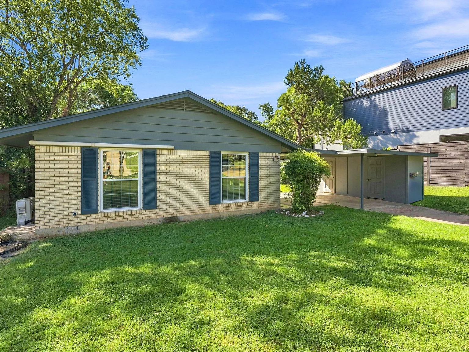 3 bed, 1.0 bath, 975 sqft, $2,150 — Photo 3