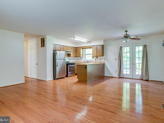 3rd image of 803 Weaver Hollow Rd