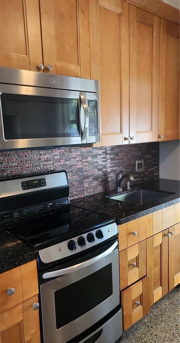 1 bed, 1.0 bath, 800 sqft, $1,900 — Photo 2