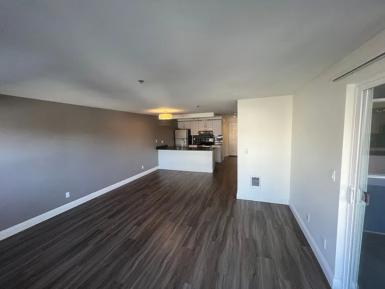 Cameron Apartments — Photo 24