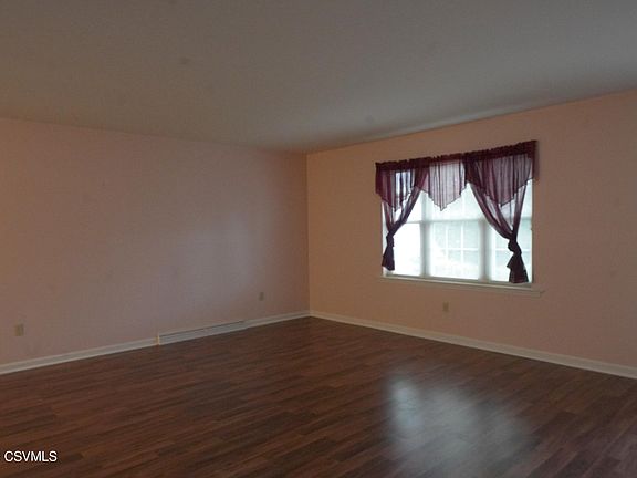 5th image of 11 Deerfield Dr