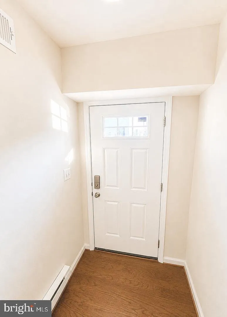 3 bed, 3.5 bath, 2990 sqft, $3,450 — Photo 3