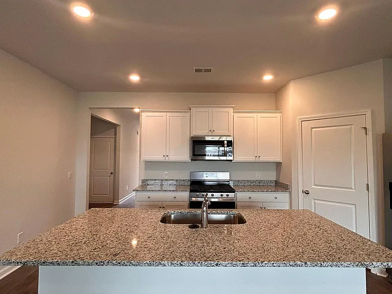 477 Lake Ridge Blvd — Photo 9