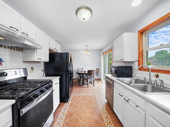 4th image of 1626 Ash Ave