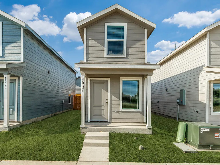 1037 Bishop Creek Dr — Photo 2