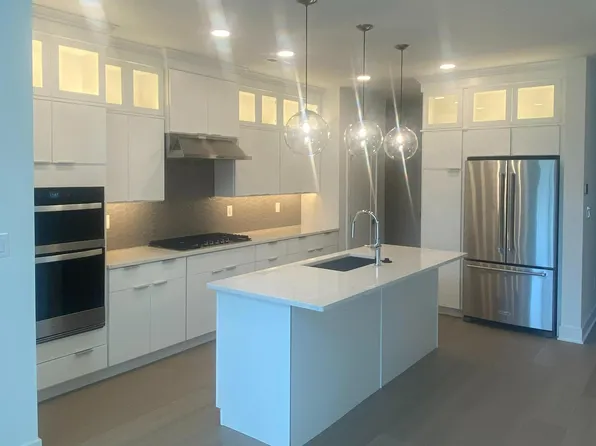 3 Cherry Ln, West Windsor, NJ 08550