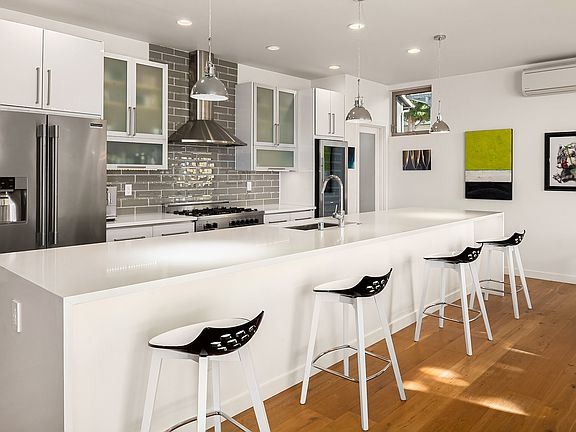 5th image of 4020 37th Ave S