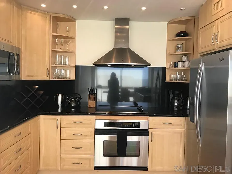 2 bed, 2.0 bath, 1324 sqft, $18,000 — Photo 4