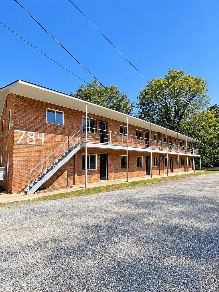 6 bed, 3.0 bath, $675 — Photo 1