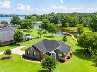 1548 Lakeview Dr, Manning, SC 29102