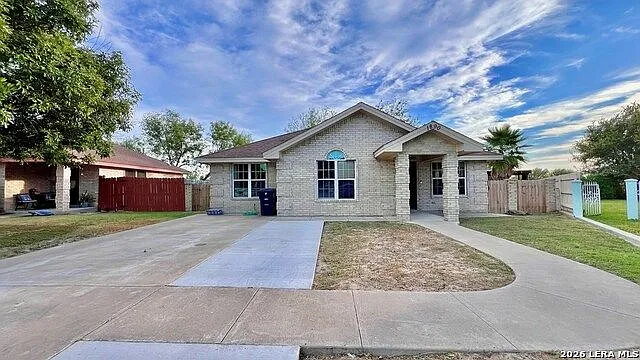 1890 Timberwood Dr — Photo 3
