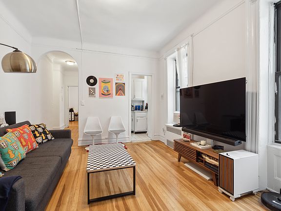 3rd image of 205 W 54th St APT 2B
