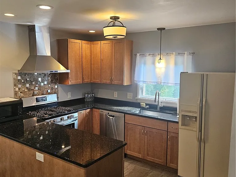 80 David Ave — Photo 3