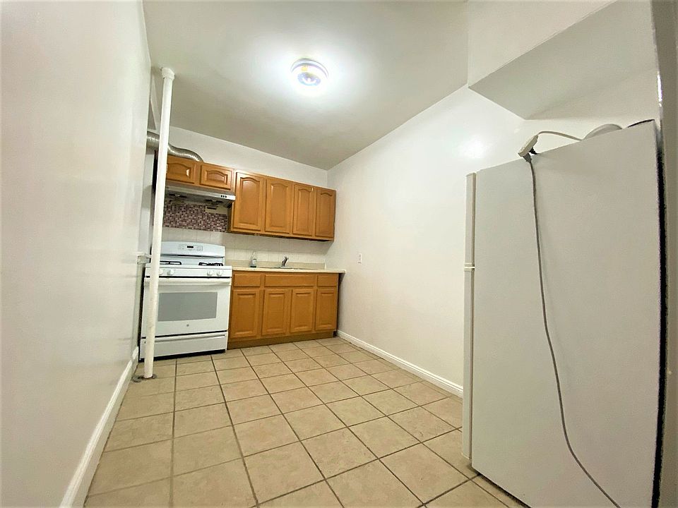 2nd image of 25 Monroe St #1C