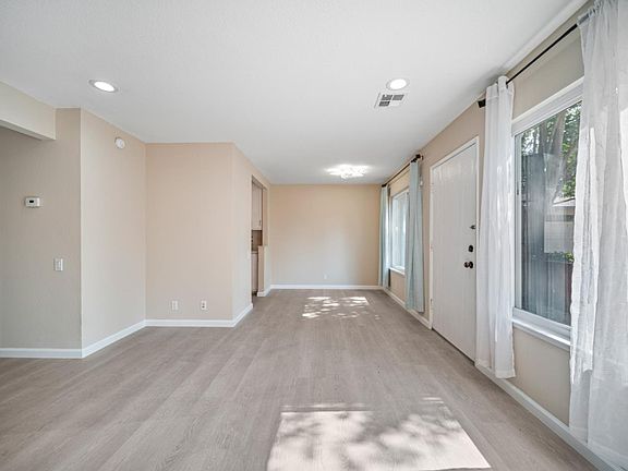 5th image of 2697 Lone Bluff Way