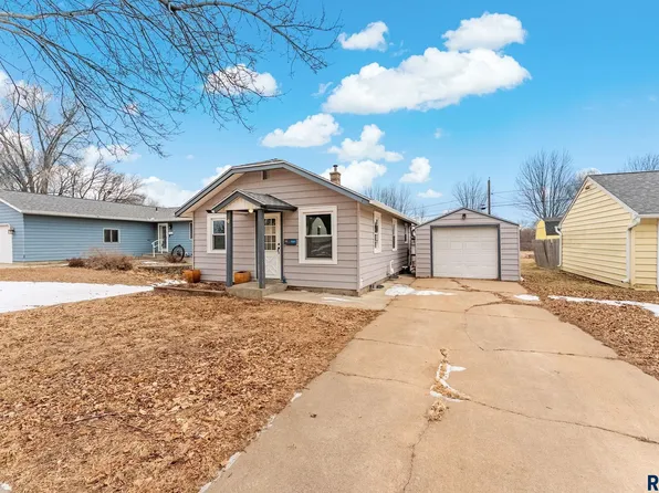 712 N Highland Ave, Sioux Falls, SD 57103