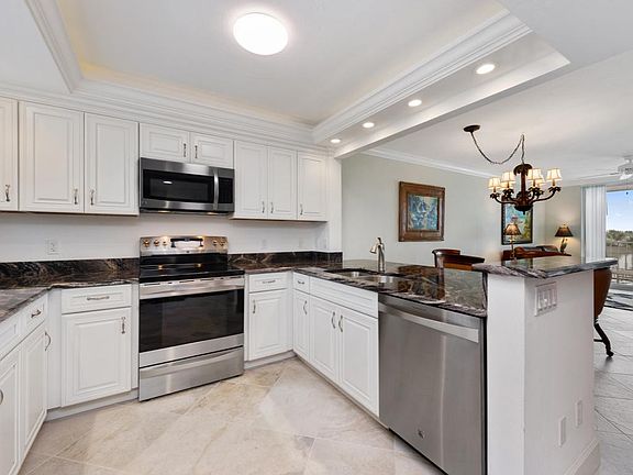 3rd image of 901 Collier Ct APT 303