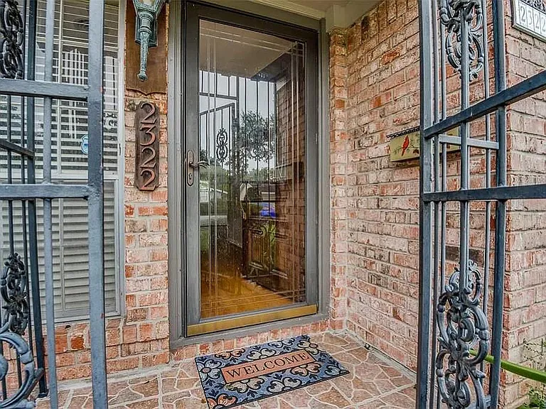 2322 Ansbury Dr — Photo 2
