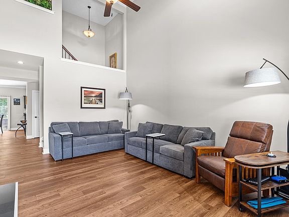 3rd image of 128 Tuscany Ln