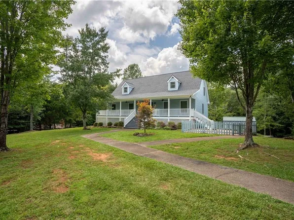 25 N Lake Dr, Sautee Nacoochee, GA 30571