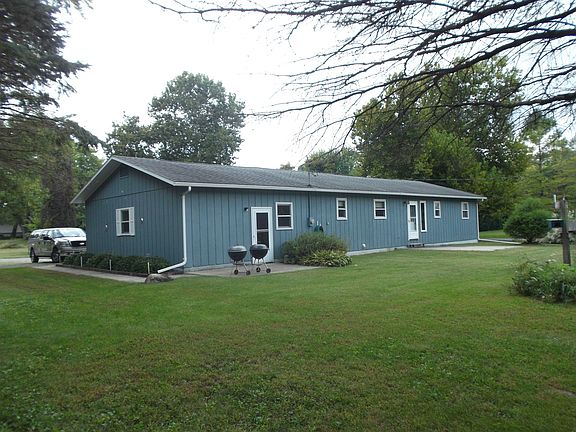 3rd image of 100 Circle Dr