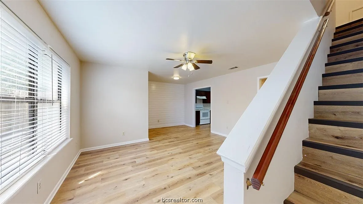 2 bed, 1.5 bath, 1101 sqft, $1,100 — Photo 2