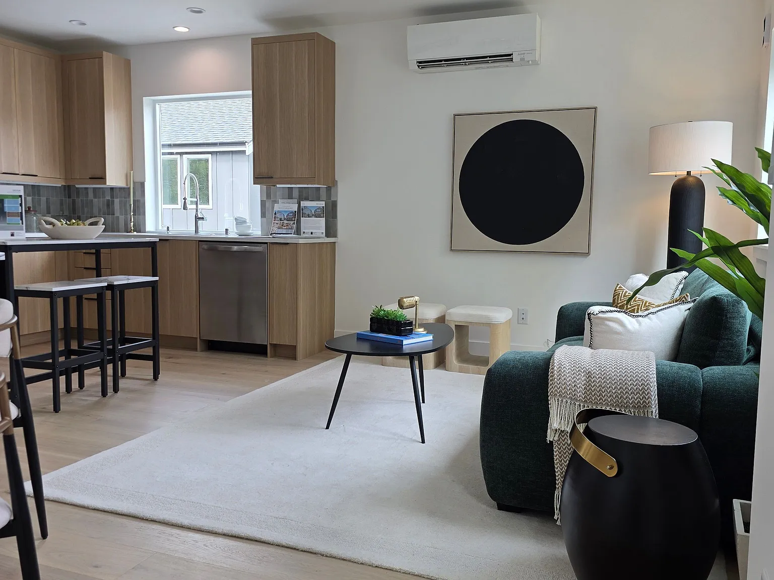 2 bed, 2.0 bath, 1058 sqft, $3,400 — Photo 1