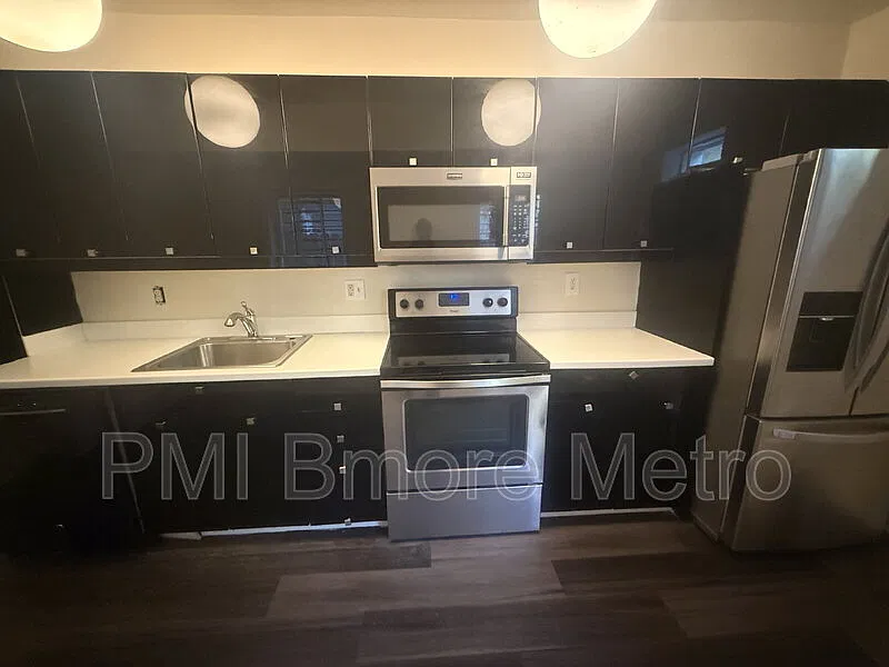 3 bed, 2.0 bath, $2,025 — Photo 4