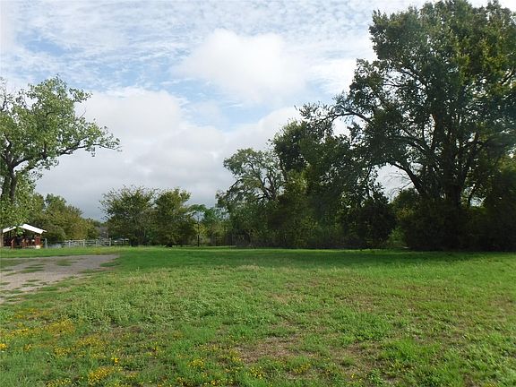 3rd image of 524 Old McDade Rd
