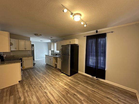 2nd image of 1111 Timber Line Dr