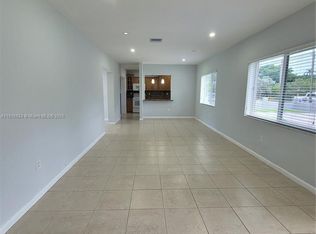 8839 SW 28th St, Miami, FL 33165