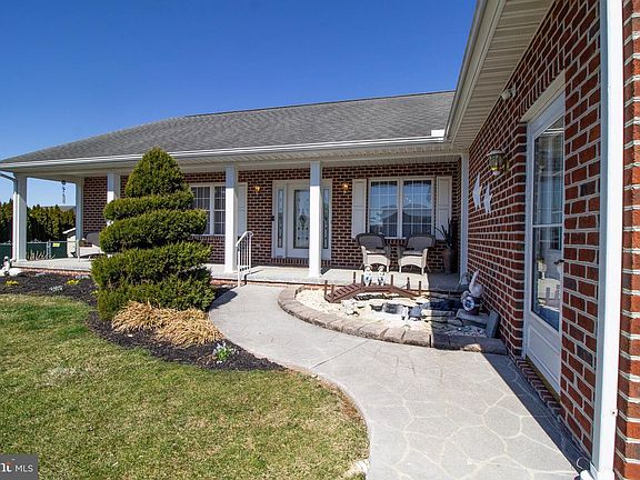 3rd image of 342 Debrina Ct