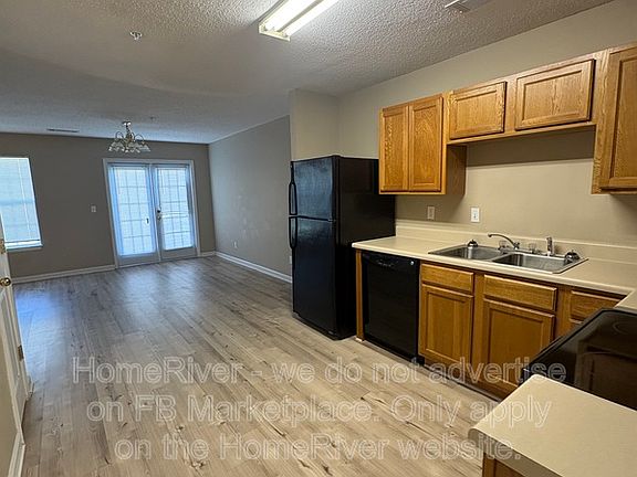 5th image of 235 Swaying Pine Ct