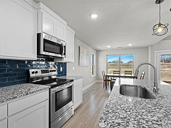 5th image of 705 W Jillian St