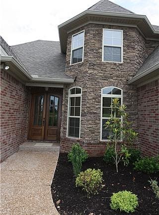 2nd image of 204 Aqueduct Pl