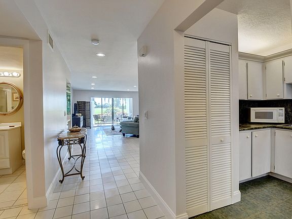 3rd image of 23 Southport Lane #23c