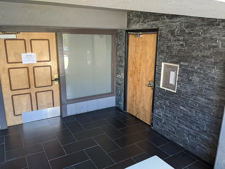 1541 Oxford Street — Photo 12