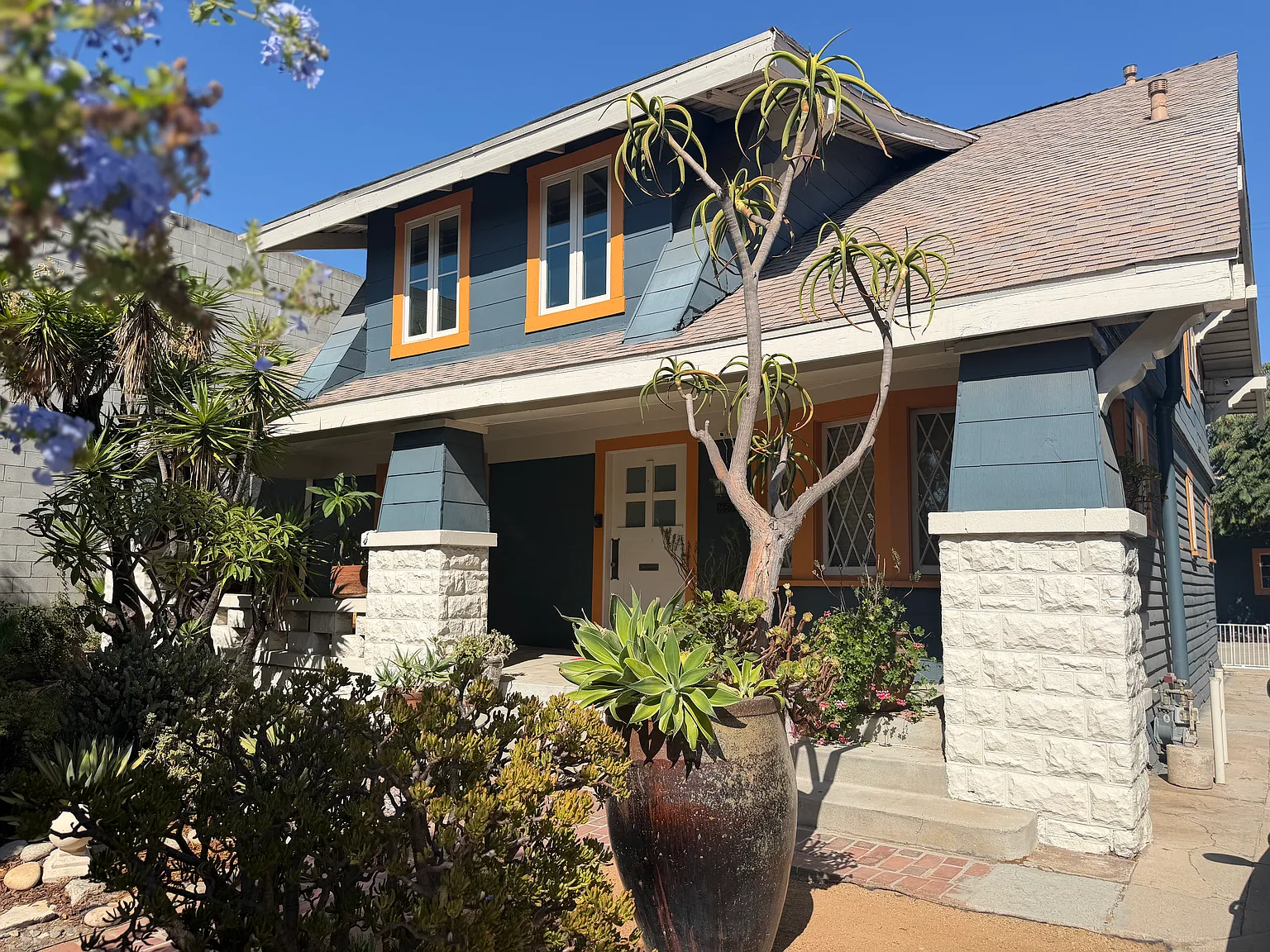 4 bed, 2384 sqft, $4,650 — Photo 1