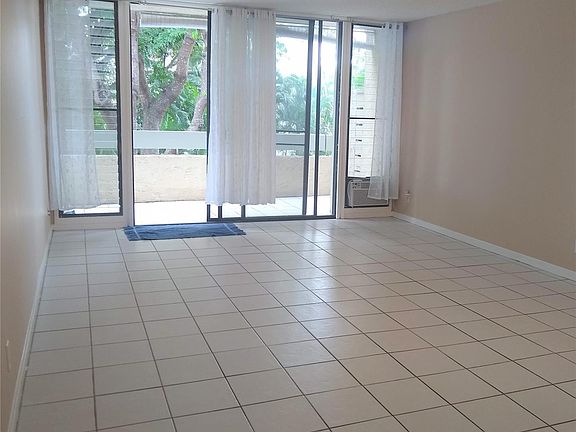 Living Room facing Lanai