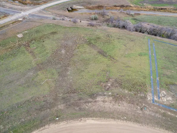 3512 Honey Ln, Mandan, ND 58554