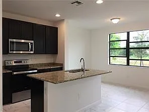 3 bed, 2.5 bath, 1446 sqft, $3,500 — Photo 2
