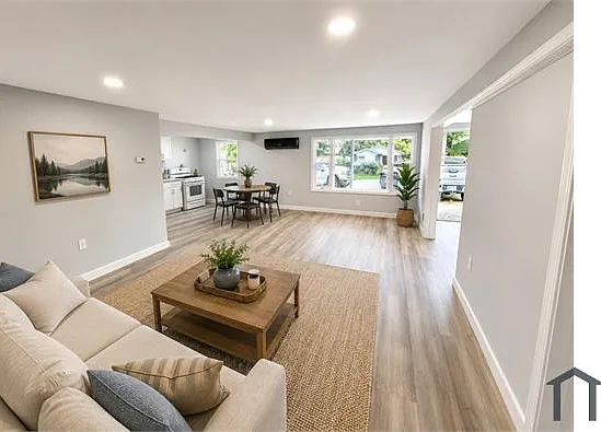 2504 Collier St — Photo 4