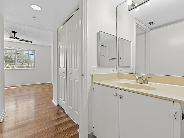 300 Crestwood Ct N #302 — Photo 17