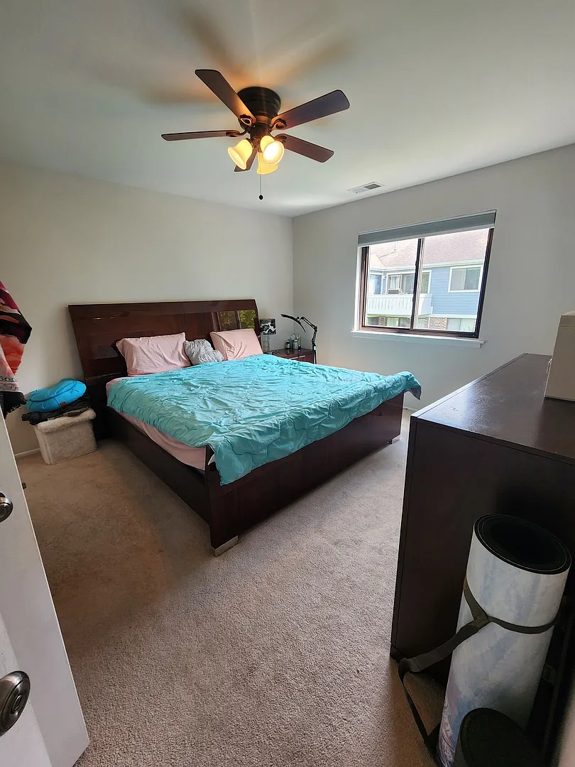 3 bed, 1300 sqft, $2,600 — Photo 3