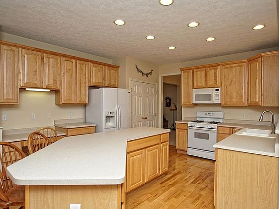 3rd image of 6622 Cobblefield Dr